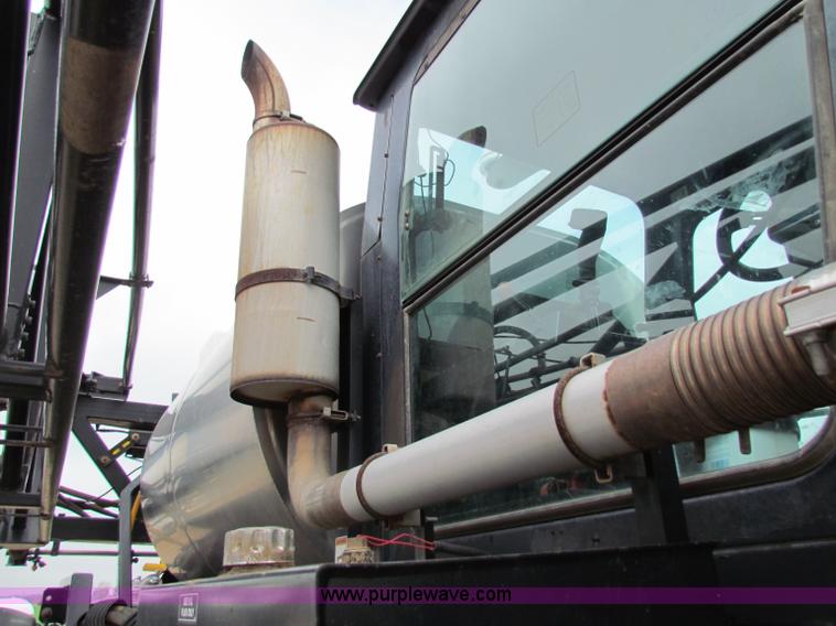 image for item B7213 2002 Willmar Eagle 8500 sprayer