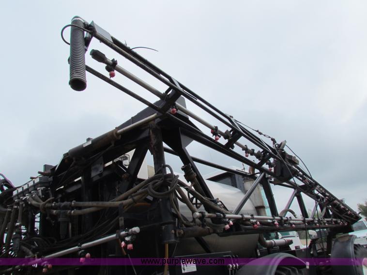 image for item B7213 2002 Willmar Eagle 8500 sprayer