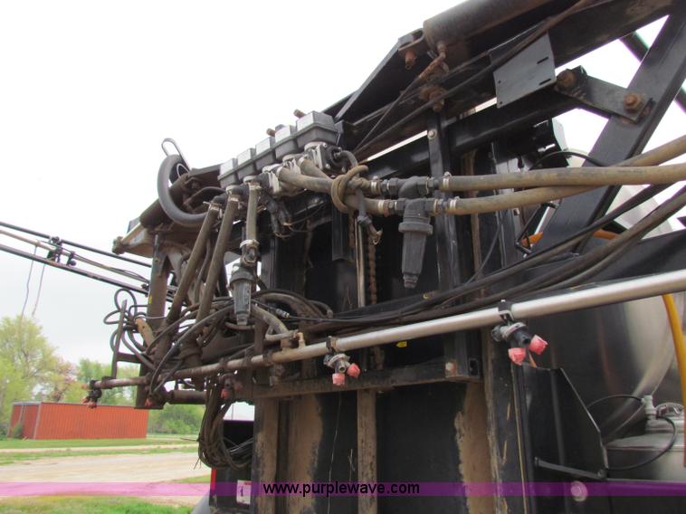 image for item B7213 2002 Willmar Eagle 8500 sprayer