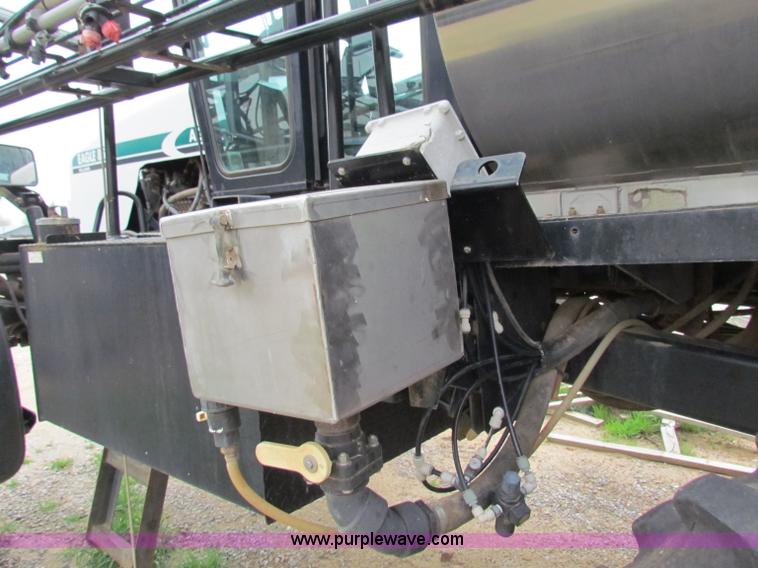 image for item B7213 2002 Willmar Eagle 8500 sprayer
