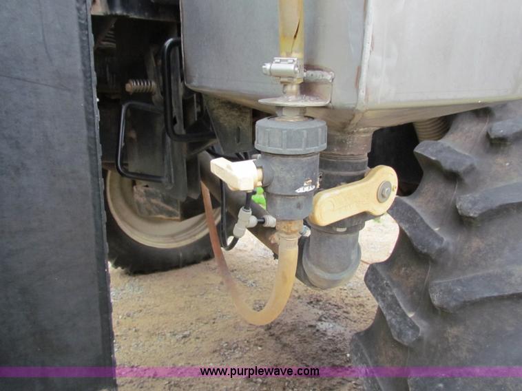 image for item B7213 2002 Willmar Eagle 8500 sprayer