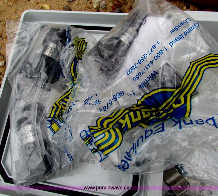 image for item B7213 2002 Willmar Eagle 8500 sprayer