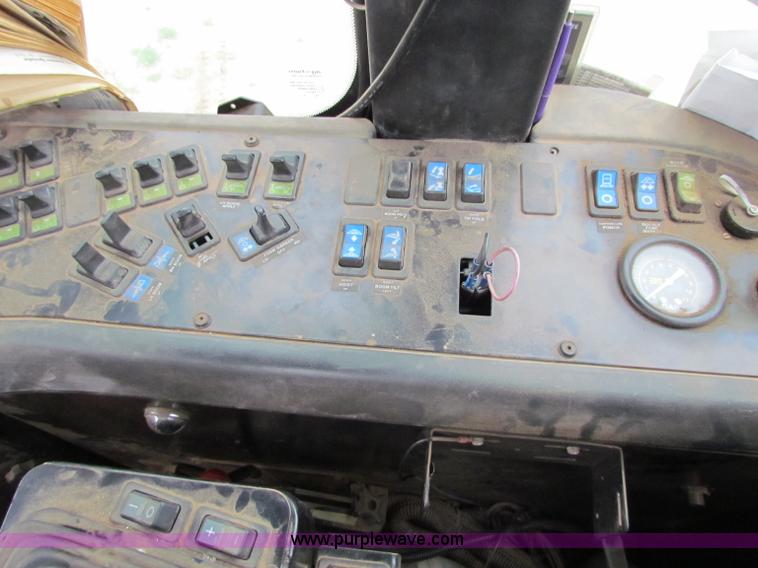 image for item B7214 2000 Ag-Chem TerraGator 8104 floater