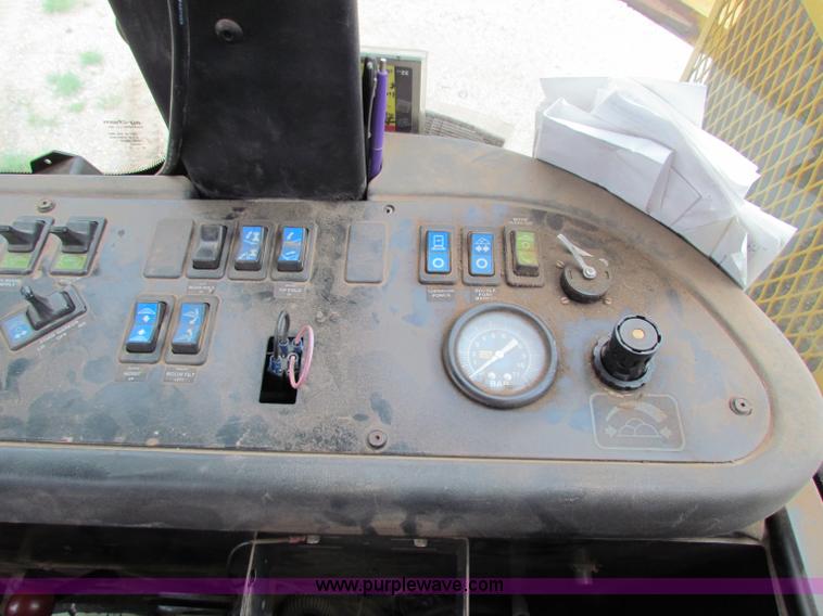 image for item B7214 2000 Ag-Chem TerraGator 8104 floater