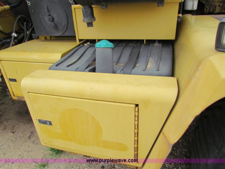 image for item B7214 2000 Ag-Chem TerraGator 8104 floater