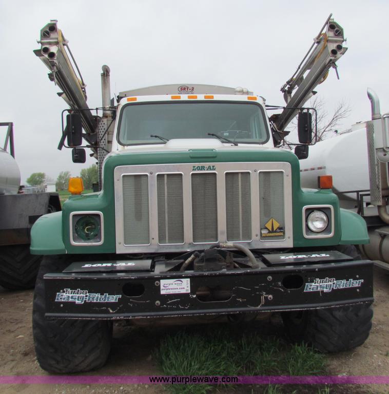 image for item B7215 1999 International 2574 Loral Air-Max V fertilizer truck