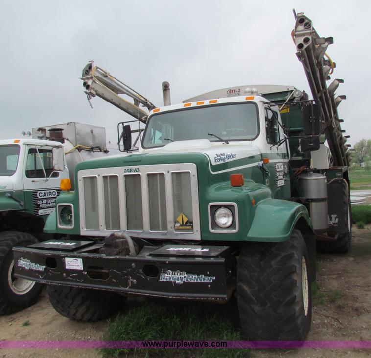 image for item B7215 1999 International 2574 Loral Air-Max V fertilizer truck