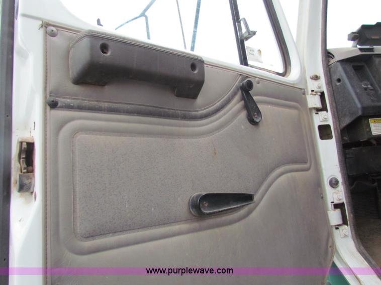 image for item B7215 1999 International 2574 Loral Air-Max V fertilizer truck