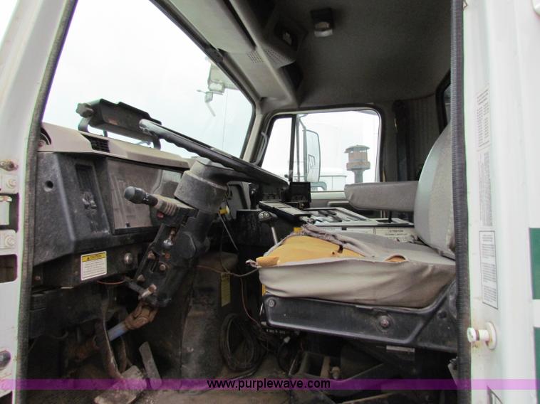 image for item B7215 1999 International 2574 Loral Air-Max V fertilizer truck