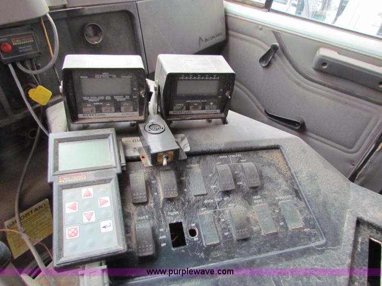 image for item B7215 1999 International 2574 Loral Air-Max V fertilizer truck