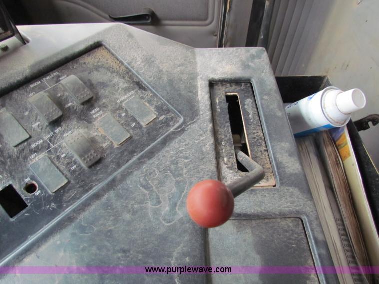 image for item B7215 1999 International 2574 Loral Air-Max V fertilizer truck