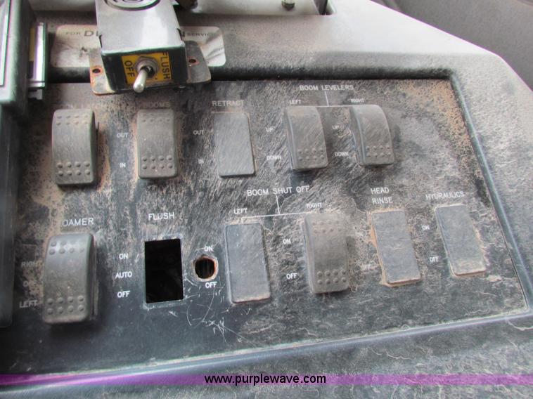 image for item B7215 1999 International 2574 Loral Air-Max V fertilizer truck