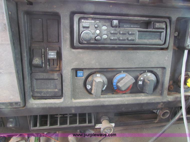 image for item B7215 1999 International 2574 Loral Air-Max V fertilizer truck