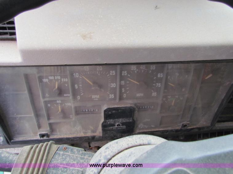 image for item B7215 1999 International 2574 Loral Air-Max V fertilizer truck