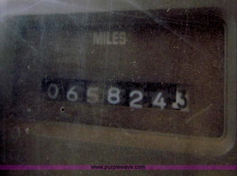 image for item B7215 1999 International 2574 Loral Air-Max V fertilizer truck