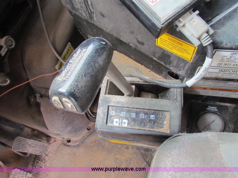 image for item B7215 1999 International 2574 Loral Air-Max V fertilizer truck