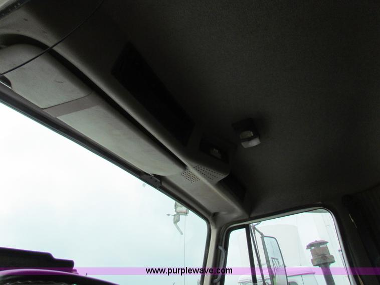 image for item B7215 1999 International 2574 Loral Air-Max V fertilizer truck