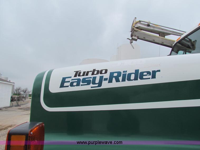 image for item B7215 1999 International 2574 Loral Air-Max V fertilizer truck