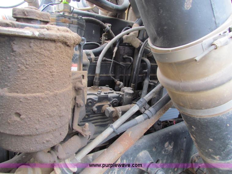 image for item B7215 1999 International 2574 Loral Air-Max V fertilizer truck