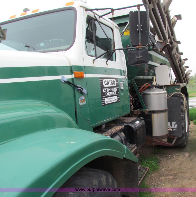 image for item B7215 1999 International 2574 Loral Air-Max V fertilizer truck