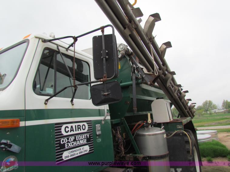 image for item B7215 1999 International 2574 Loral Air-Max V fertilizer truck