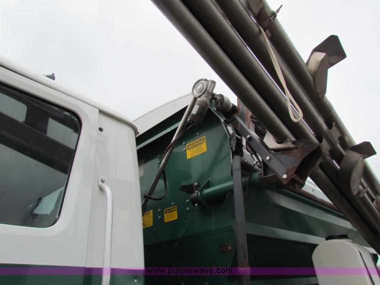 image for item B7215 1999 International 2574 Loral Air-Max V fertilizer truck