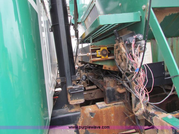 image for item B7215 1999 International 2574 Loral Air-Max V fertilizer truck