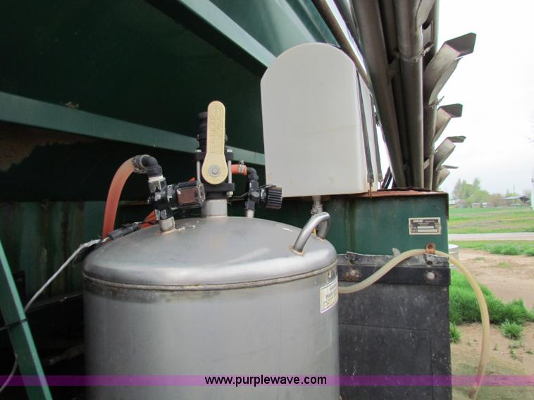 image for item B7215 1999 International 2574 Loral Air-Max V fertilizer truck