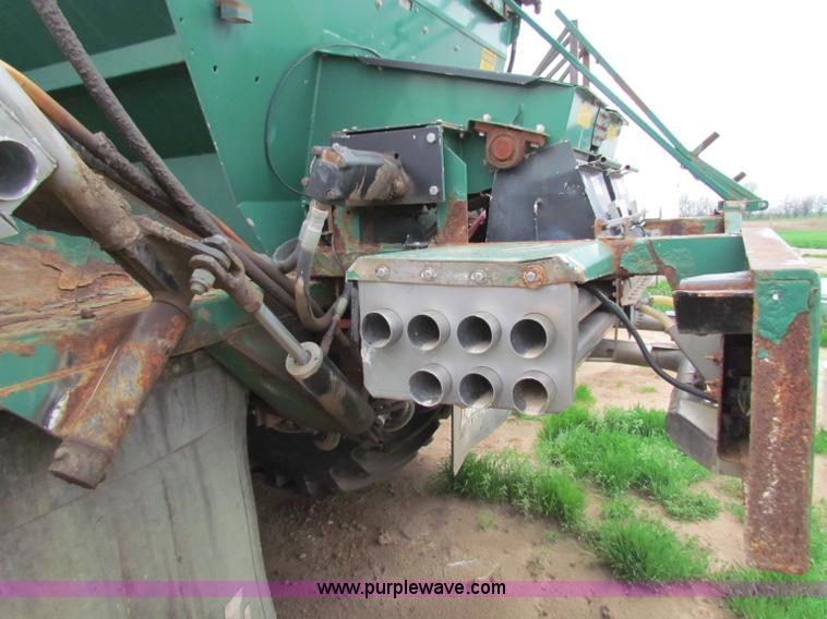 image for item B7215 1999 International 2574 Loral Air-Max V fertilizer truck