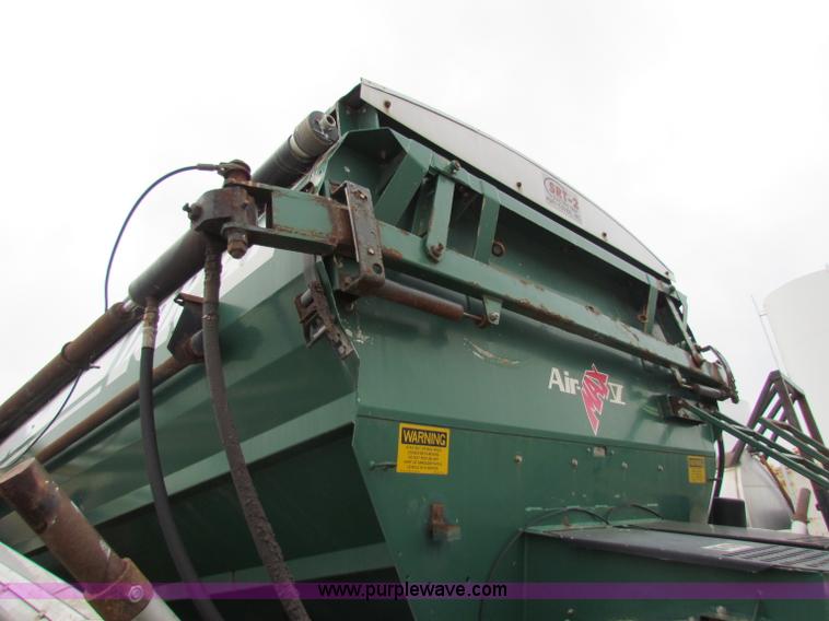 image for item B7215 1999 International 2574 Loral Air-Max V fertilizer truck