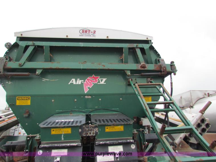 image for item B7215 1999 International 2574 Loral Air-Max V fertilizer truck