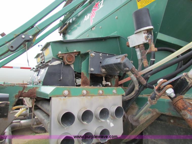 image for item B7215 1999 International 2574 Loral Air-Max V fertilizer truck