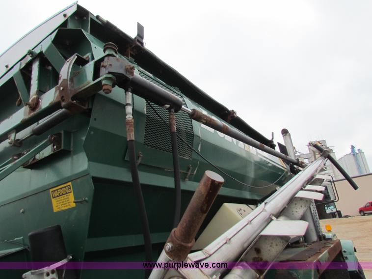 image for item B7215 1999 International 2574 Loral Air-Max V fertilizer truck