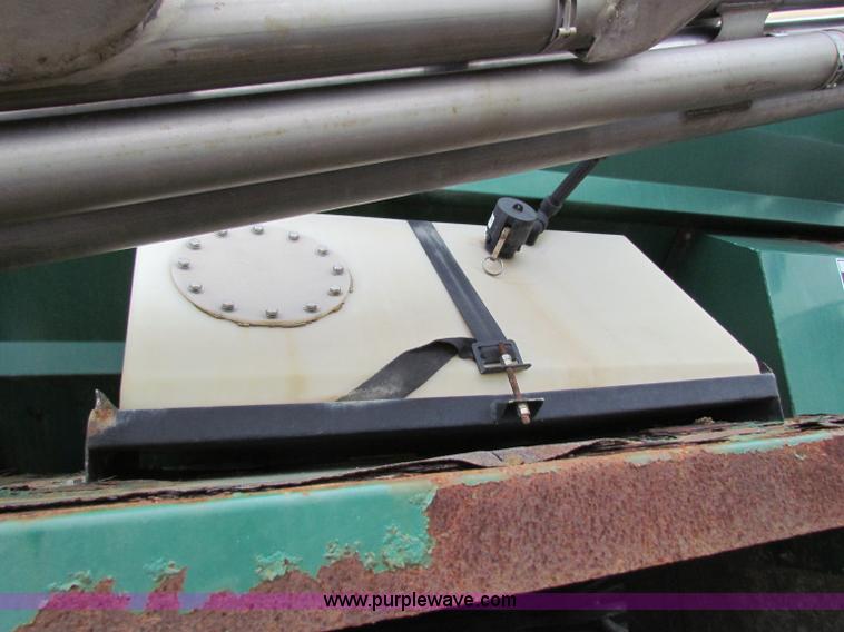 image for item B7215 1999 International 2574 Loral Air-Max V fertilizer truck