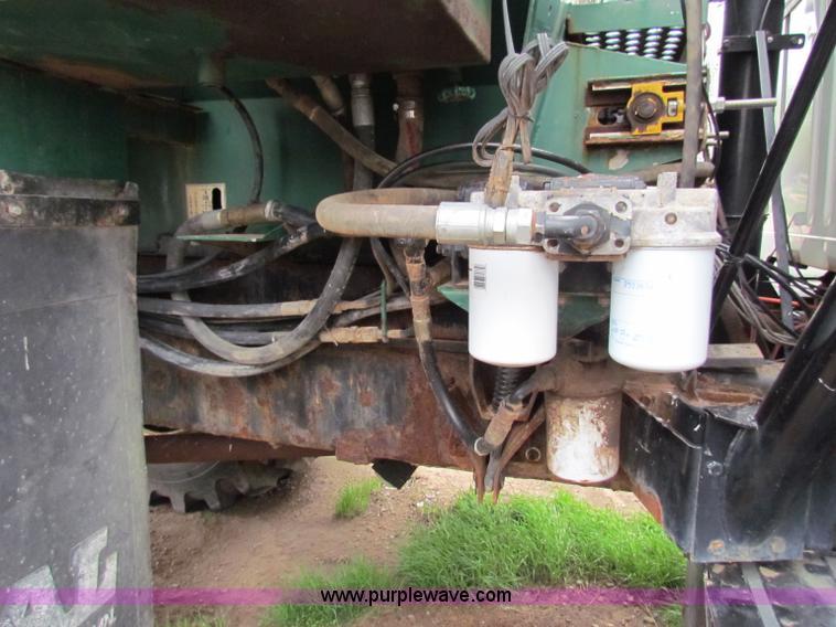 image for item B7215 1999 International 2574 Loral Air-Max V fertilizer truck