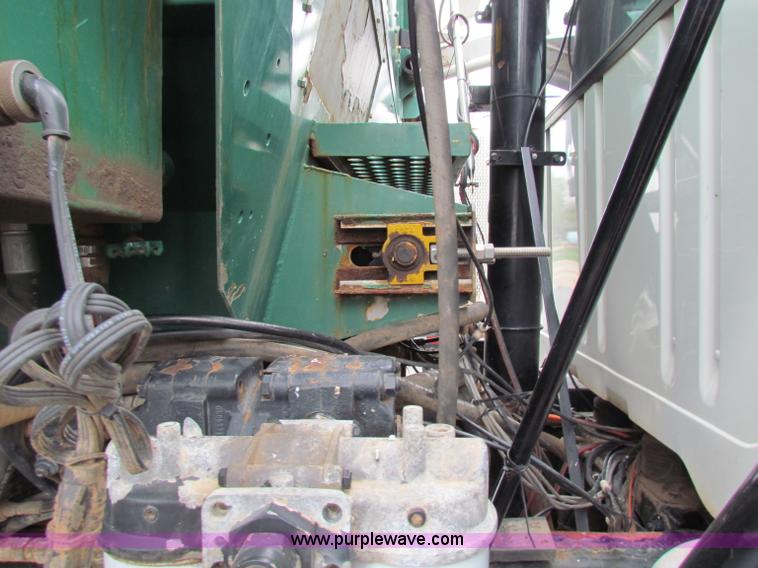 image for item B7215 1999 International 2574 Loral Air-Max V fertilizer truck