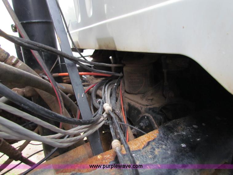 image for item B7215 1999 International 2574 Loral Air-Max V fertilizer truck