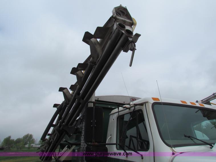 image for item B7215 1999 International 2574 Loral Air-Max V fertilizer truck