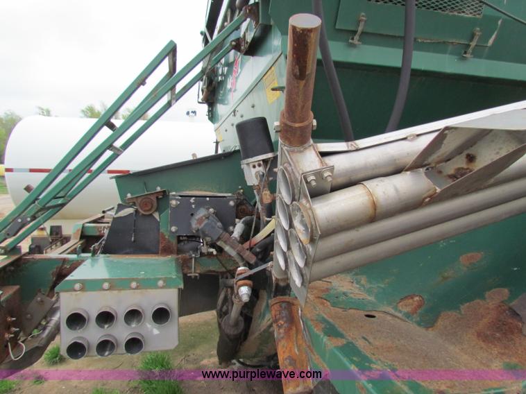 image for item B7215 1999 International 2574 Loral Air-Max V fertilizer truck