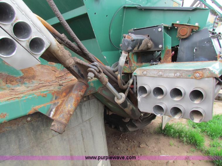 image for item B7215 1999 International 2574 Loral Air-Max V fertilizer truck