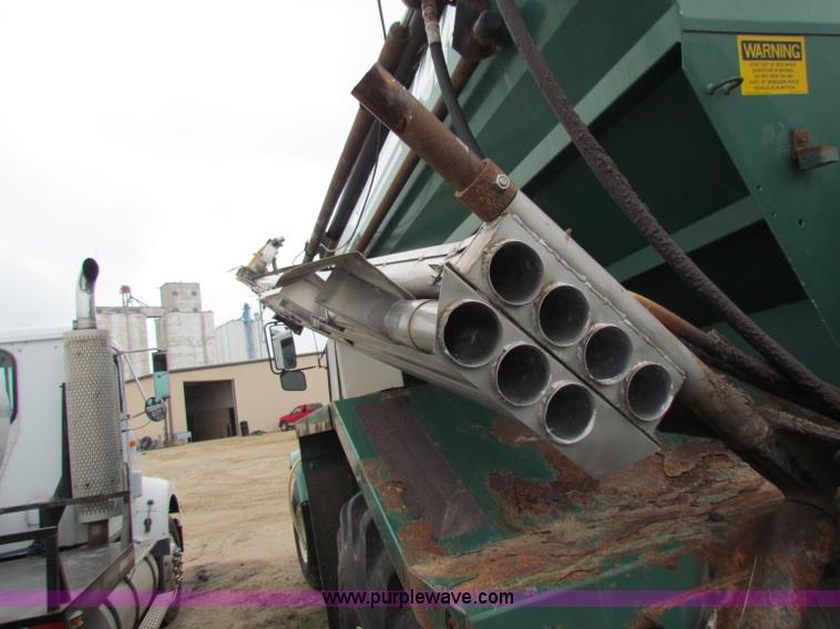 image for item B7215 1999 International 2574 Loral Air-Max V fertilizer truck