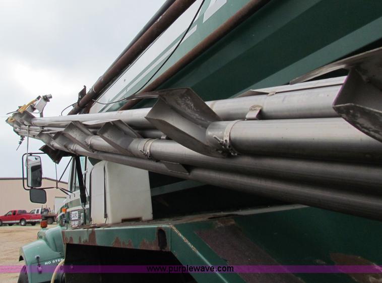 image for item B7215 1999 International 2574 Loral Air-Max V fertilizer truck