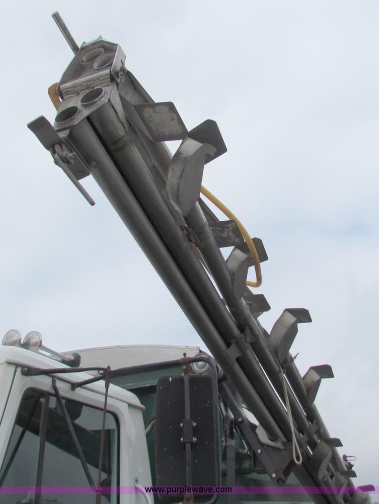 image for item B7215 1999 International 2574 Loral Air-Max V fertilizer truck