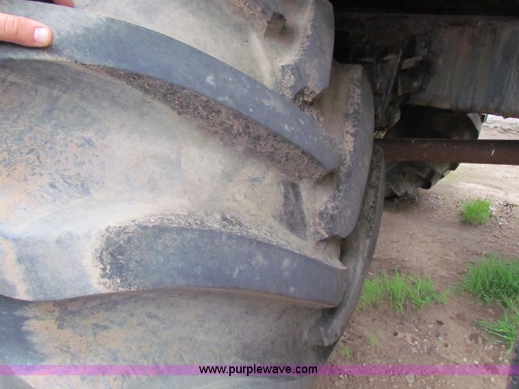 image for item B7215 1999 International 2574 Loral Air-Max V fertilizer truck