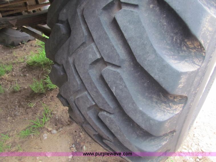 image for item B7215 1999 International 2574 Loral Air-Max V fertilizer truck