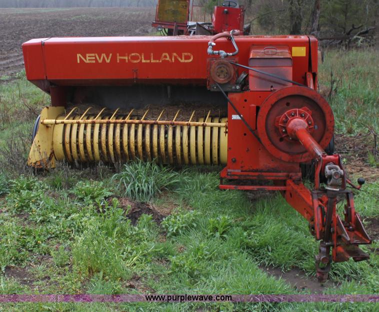 image for item D7536 New Holland Hayliner 278 small square baler