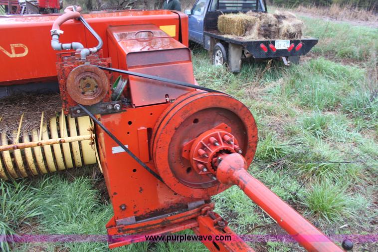 image for item D7536 New Holland Hayliner 278 small square baler
