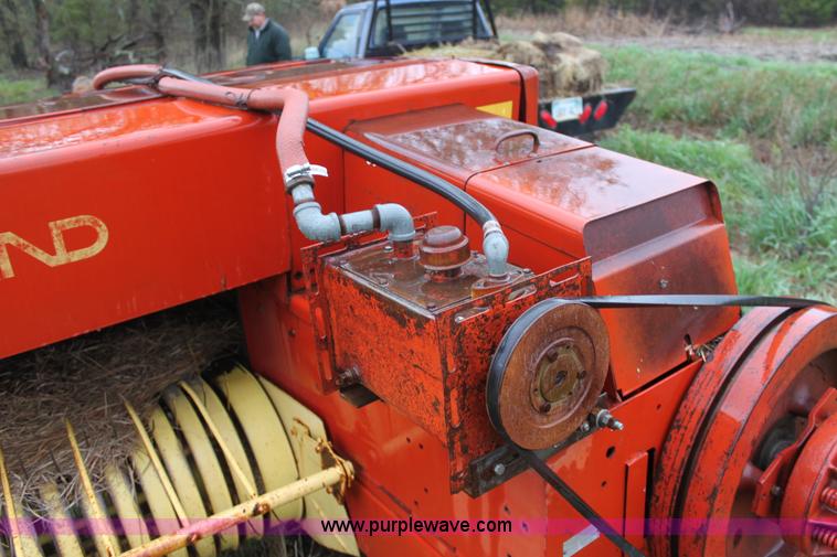 image for item D7536 New Holland Hayliner 278 small square baler