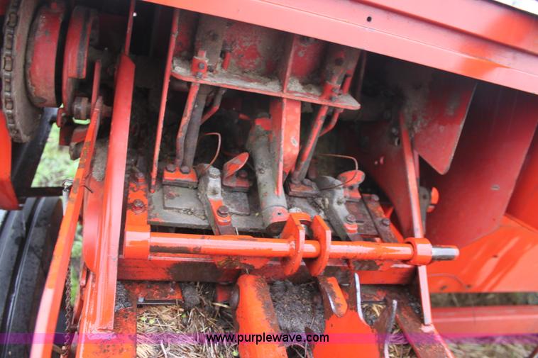 image for item D7536 New Holland Hayliner 278 small square baler