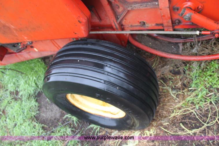 image for item D7536 New Holland Hayliner 278 small square baler